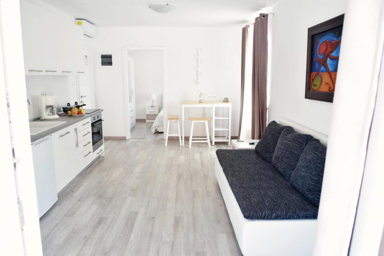 Rab Apartments Aurora Rab Town Esterno foto