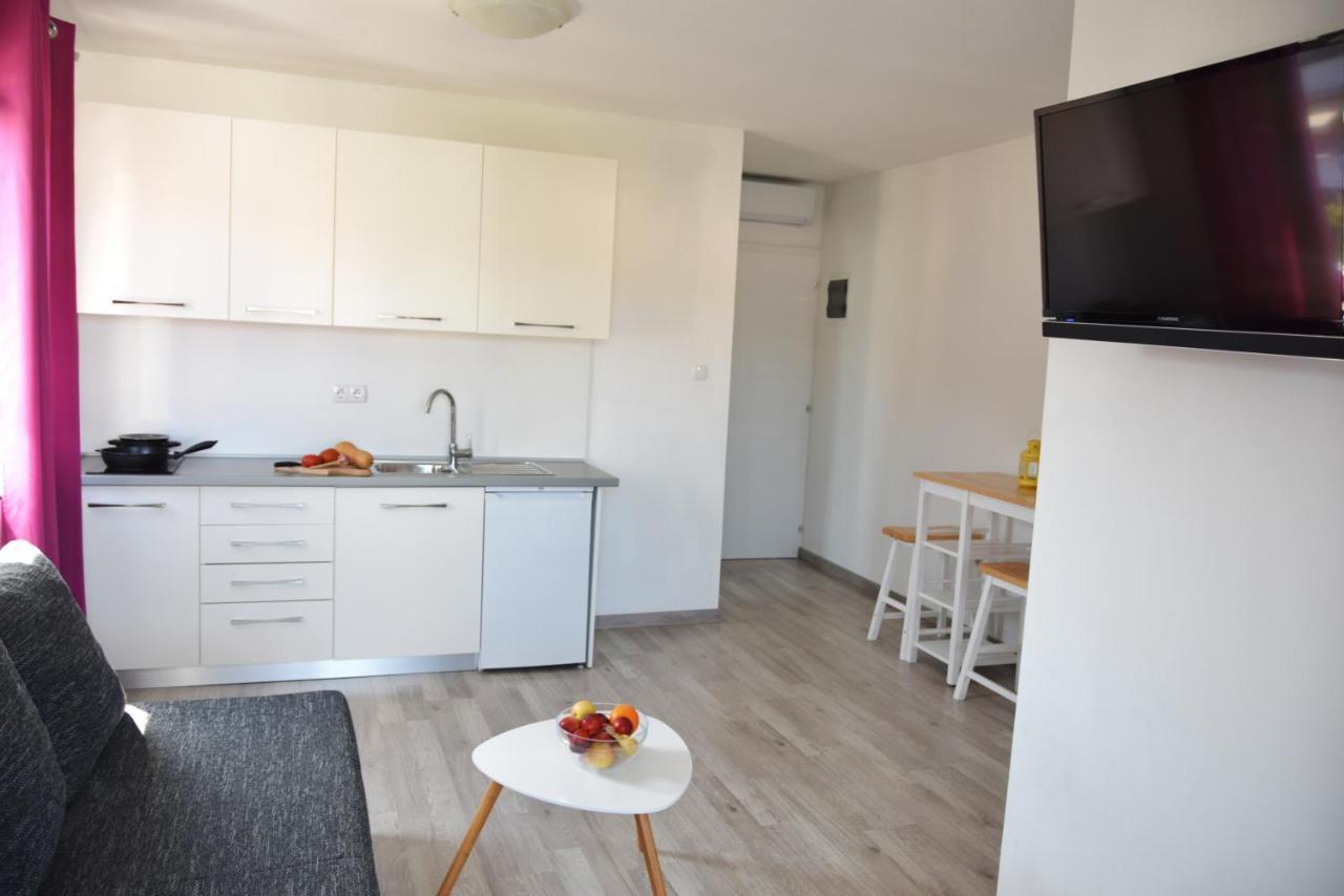 Rab Apartments Aurora Rab Town Esterno foto