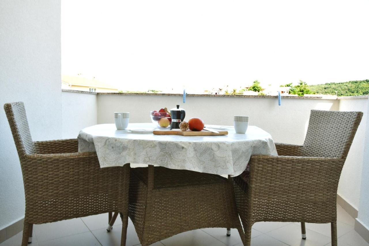 Rab Apartments Aurora Rab Town Esterno foto