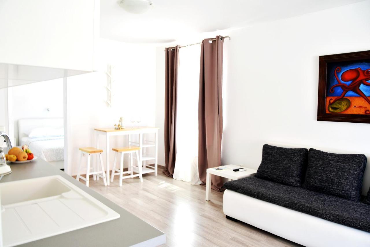 Rab Apartments Aurora Rab Town Esterno foto