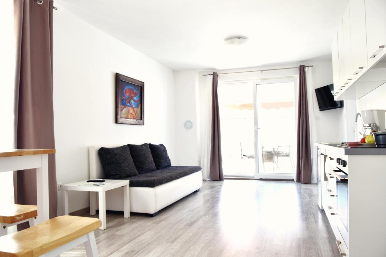 Rab Apartments Aurora Rab Town Esterno foto